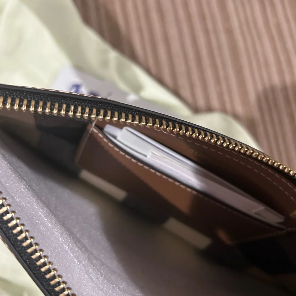 Burberry Checkered Clutch in Tan and Black - Picture 5 of 7